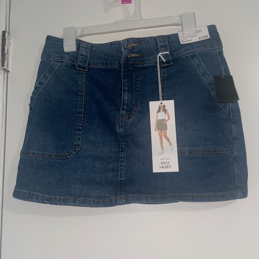 NWT Celebrity Pink Dark Blue Mini Skirt